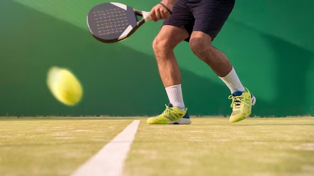 Beginner padel footwork for volleys